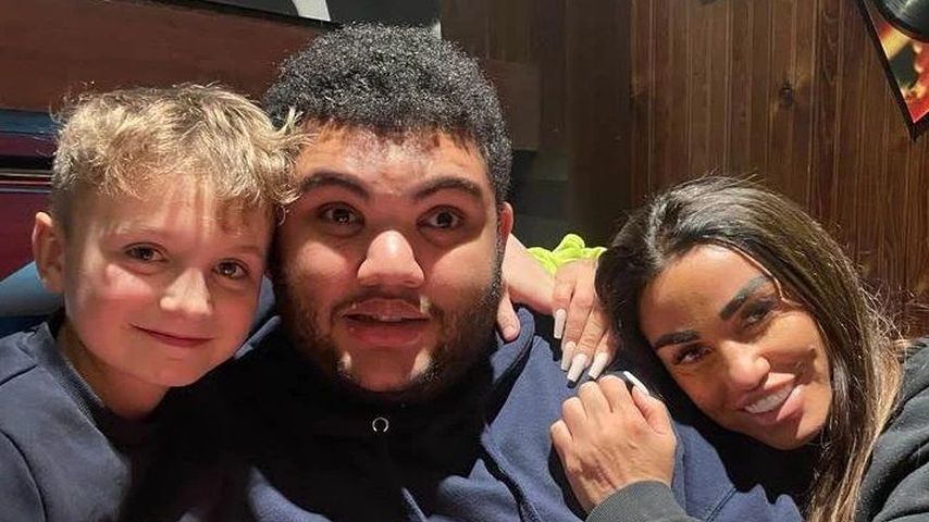 Katie Price mit zwei ihrer Kinder