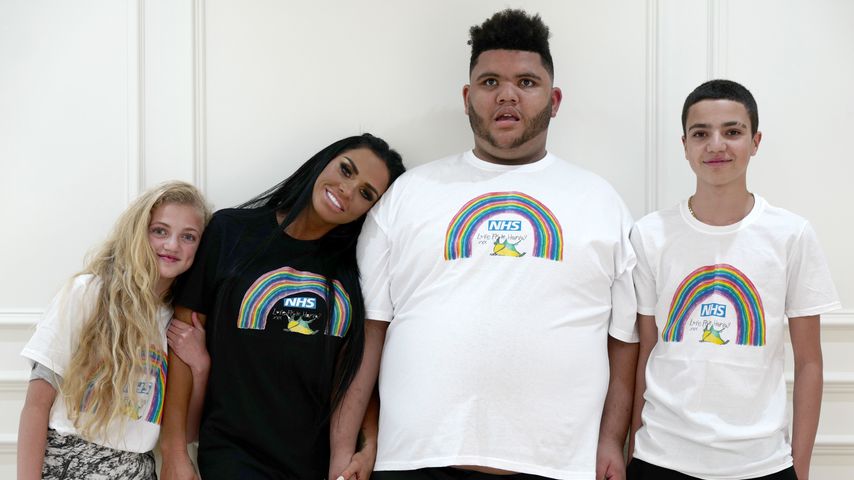 Katie Price mit ihren drei Kindern Princess, Harvey und Junior