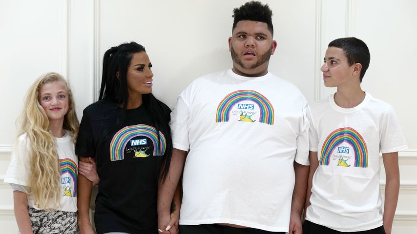 Katie Price mit ihren drei Kindern Princess, Harvey und Junior