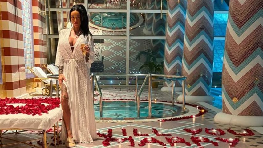 Verlobt? Katie Price teilt Bilder von Diamantring und Antrag