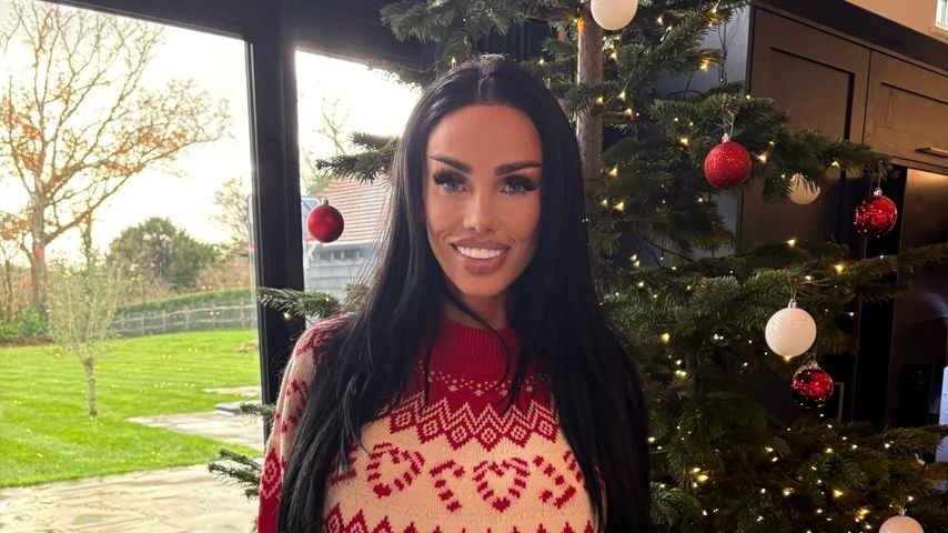 In Flausch-Looks: Katie Price veröffentlicht Weihnachtssong