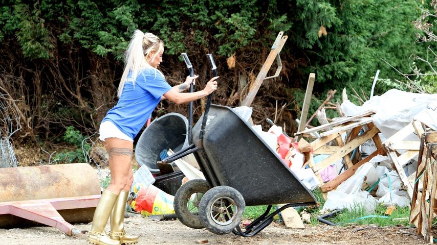 Katie Price auf ihrem Grundstück in Sussex 2019