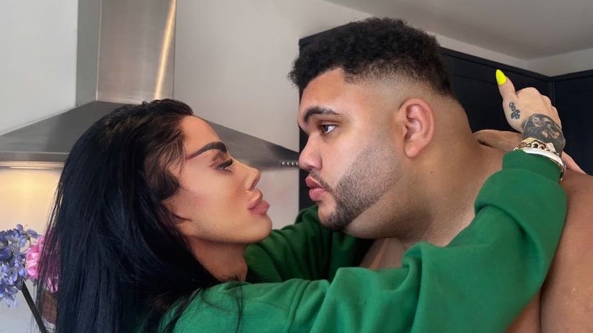 Katie Price und ihr Sohn Harvey im März 2023