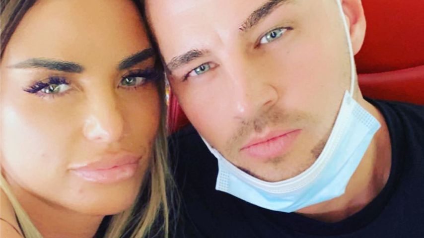 Katie Price und ihr Freund Carl Woods im Juli 2020