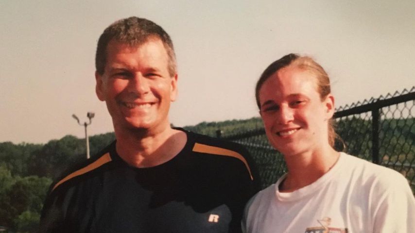 Eine Aufnahme von Katie Zaferes und ihr Vater aus ihrer Jugend