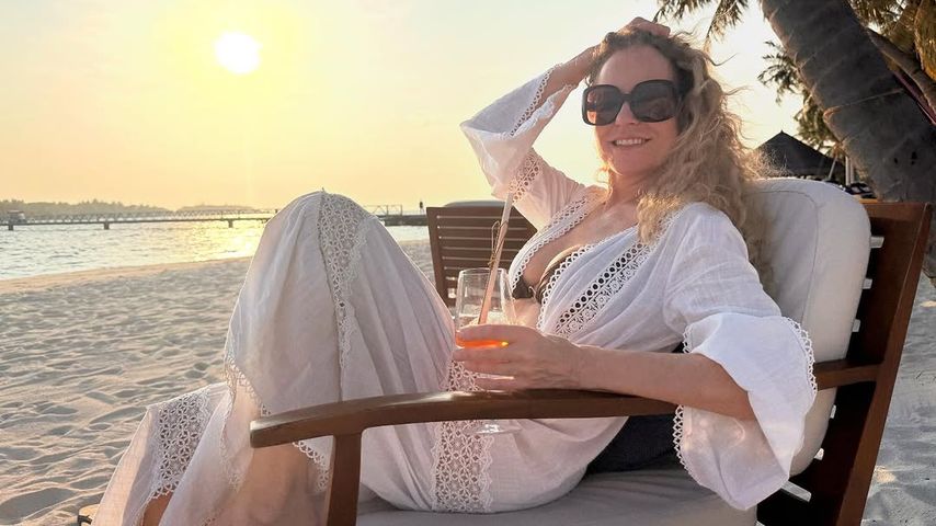 Katja Burkard schickt sommerliche Urlaubsgrüße im Bikini