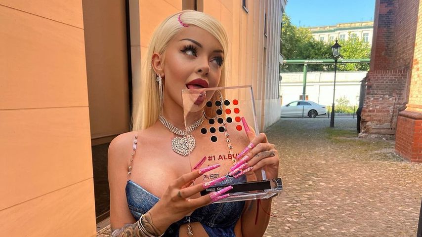 Katja Krasavice, Sängerin