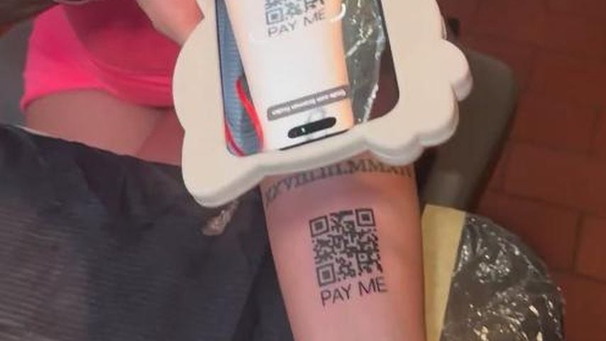Katja Krasavice und ihr Tattoo im September 2023