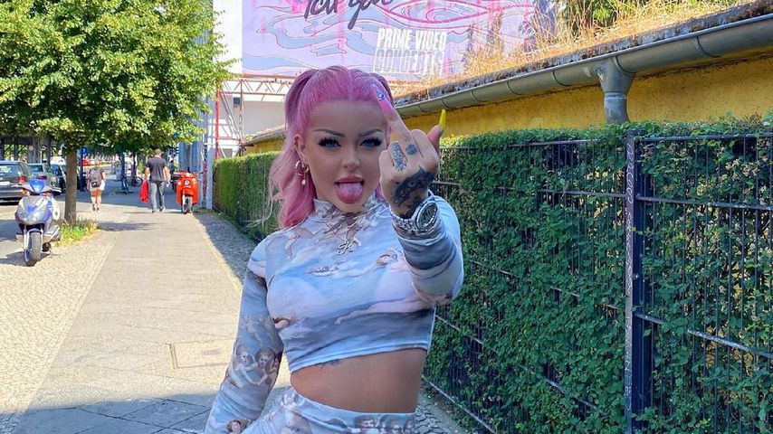 Fies! Hater zerstören riesiges Katja-Krasavice-Wandgemälde