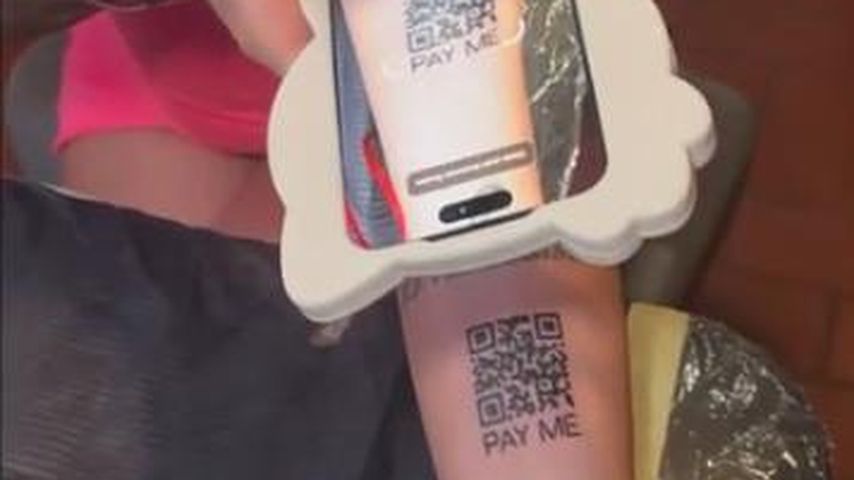 Katja Krasavice zeigt ihr neues Tattoo