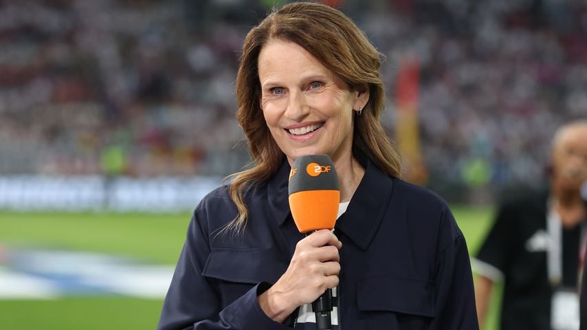 Katrin Müller-Hohenstein moderiert vor dem Länderspiel Deutschland gegen Finnland in der Mewa Arena in Mainz, 31. Mai 2026