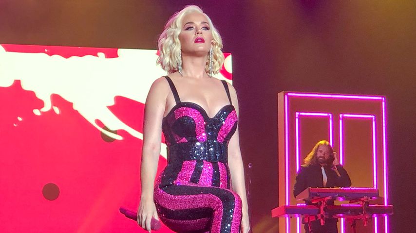 Heiß: Katy Perry rockt in pinkem Glitzer-Jumpsuit die Bühne!