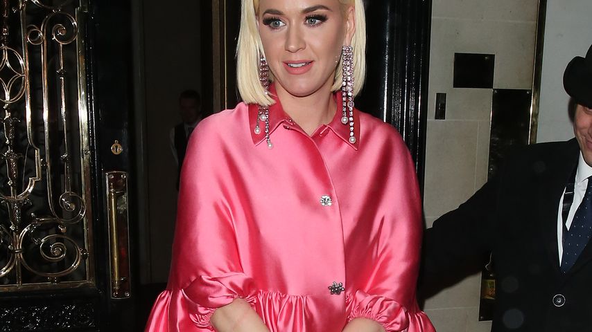 Pinkes Puff-Dessert? Katy Perry trägt ungewöhnlichen Mantel!