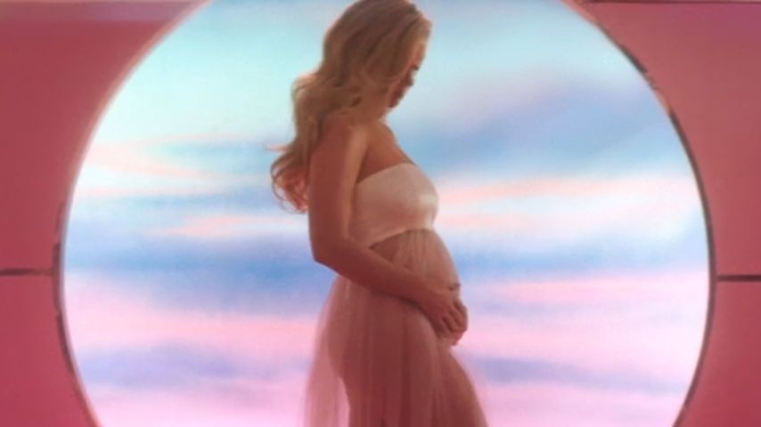 Katy Perry in dem Musikvideo zu "Never Worn White"