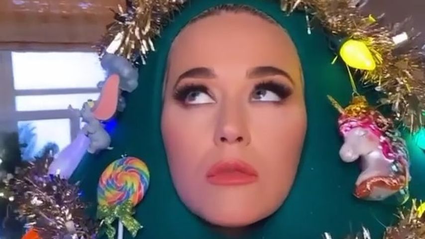 Katy Perry als Weihnachtsbaum verkleidet, November 2020