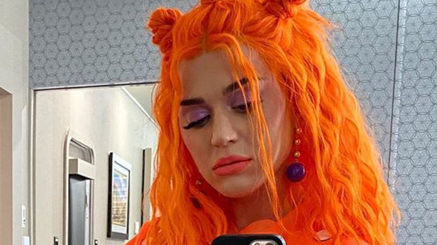 Ganz in Orange: Katy Perry setzt runden Babybauch in Szene