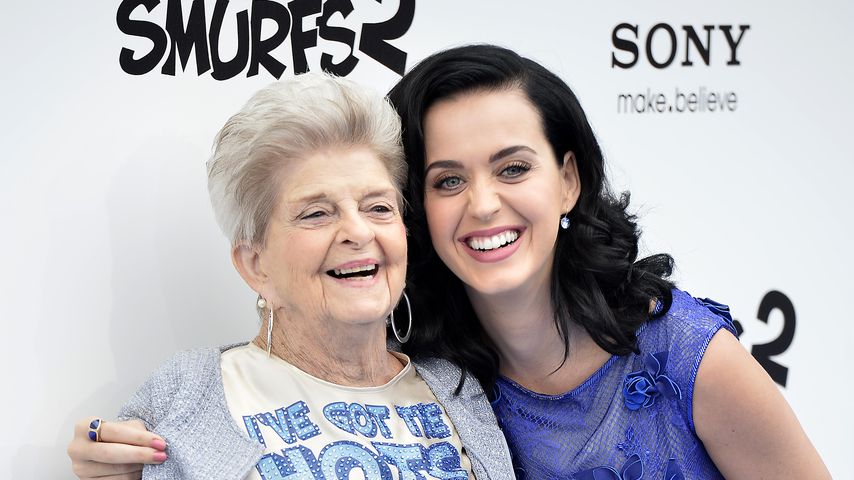 Katy Perry mit ihrer Großmutter Ann bei der Premiere von "Die Schlümpfe 2"