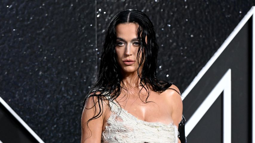 Vor Flug ins All: Katy Perry teilt erstes Foto im Raumanzug