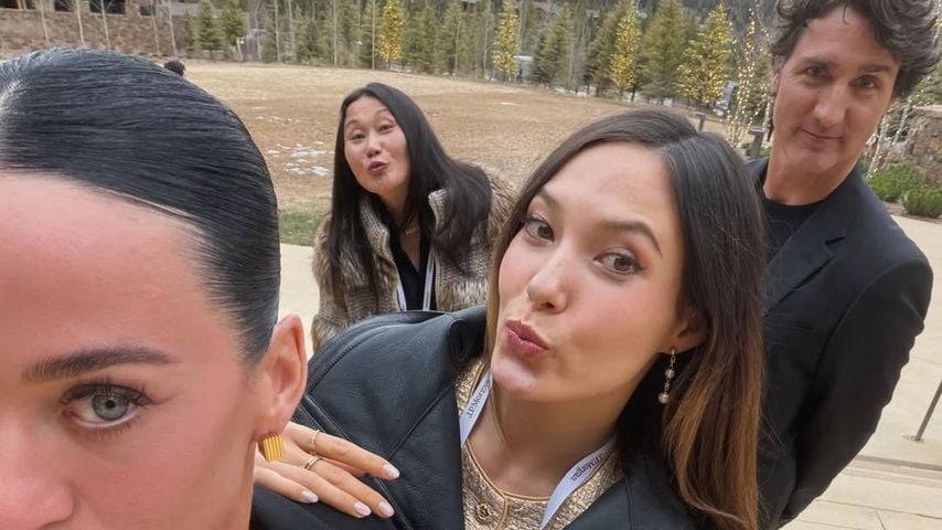 Katy Perry mit der Freestyle-Skifahrerin Eileen Gu und ihrem Partner Justin Trudeau, März 2026