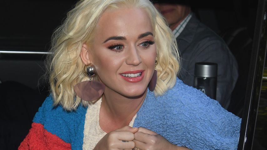 Im grauen Hoodie: Hier versteckt Katy Perry ihren Babybauch