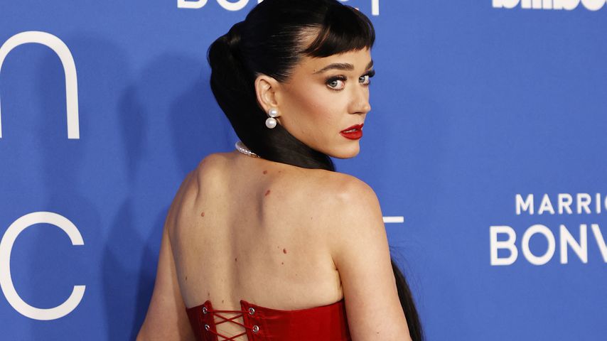 Schräge Aktion: Katy Perry zeigt G-String auf rotem Teppich