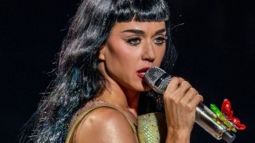 Lustiger Clip: Katy Perry wirft Kreditkarte in Trevi-Brunnen