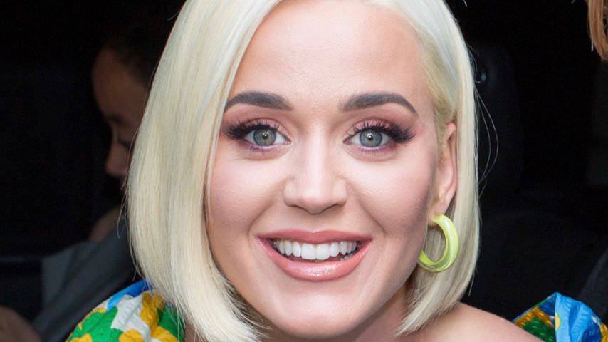 Im Blumenkleid: Katy Perry shoppt in einem Baby-Geschäft
