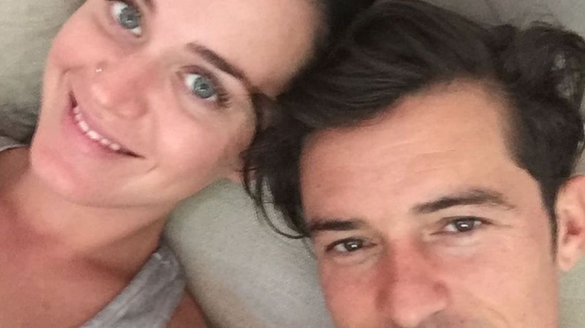 Couch-Selfie mit Orlando: Katy Perry zeigt sich ungeschminkt
