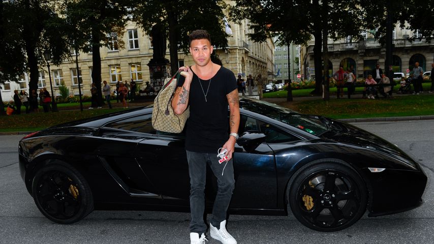 Nackte Haut und dicke Karren: Kay One feiert Dan Bilzerian!