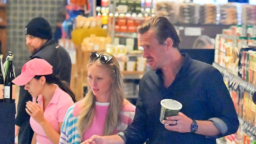 Kayla Radomski und Jason Segel im August 2023 in Los Angeles