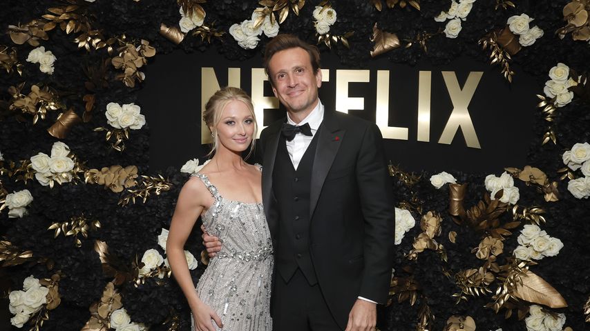 Kayla Radomski bestätigt nun ihre Verlobung mit Jason Segel