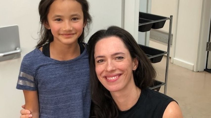Rebecca Hall ehrt verstorbene Schauspielerin Kaylee Hottle