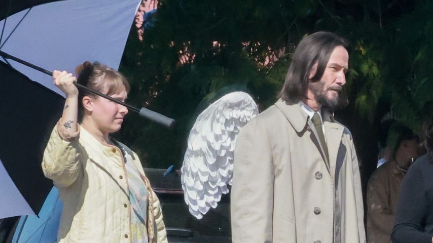 Keanu Reeves im Engelskostüm