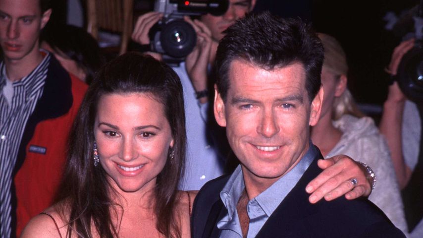 Keely Shaye Smith und Pierce Brosnan im Jahr 1999