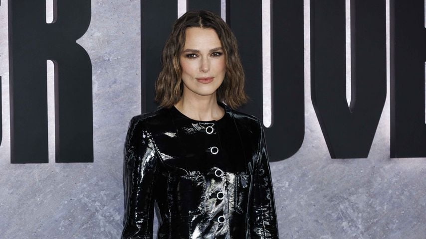 Keira Knightley begeistert auf Red Carpet im "Matrix"-Stil