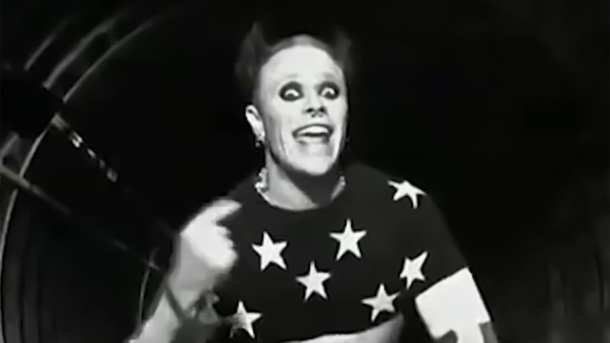 Keith Flint im Video "Firestarter"