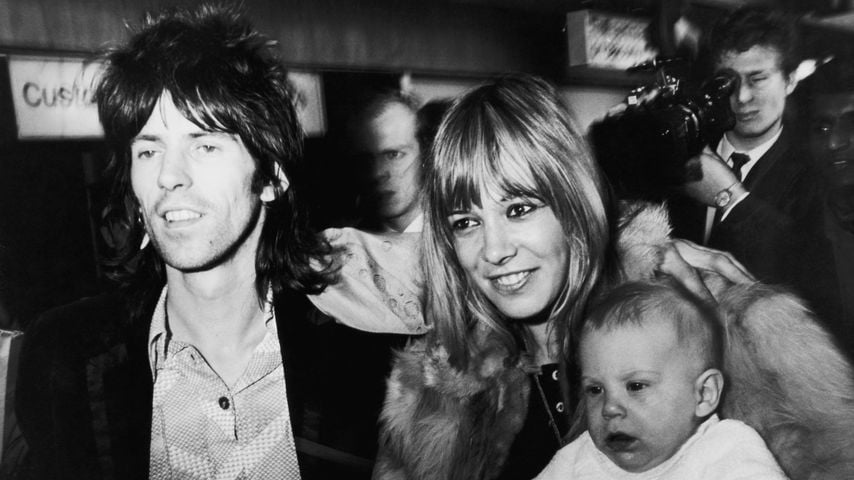 Keith Richards, Anita Pallenberg und Söhnchen Marlon 1969 in London