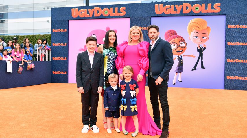 Kelly Clarkson mit ihrer Familie im April 2019