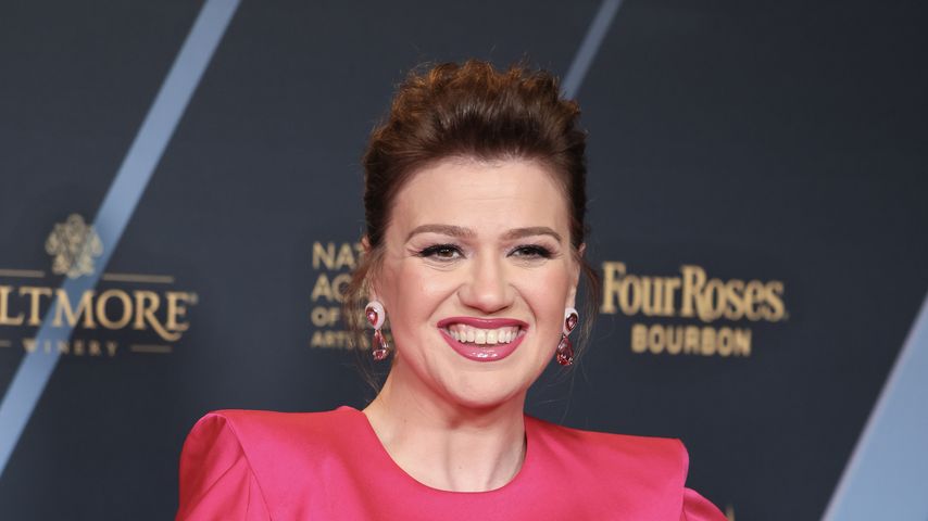 Kelly Clarkson enthüllt neue Lyrics von "Piece by Piece"