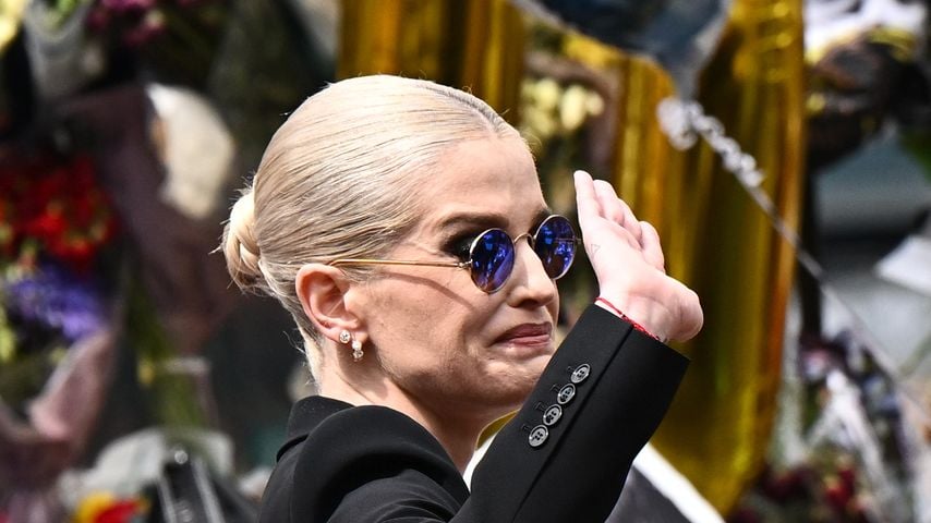 Nach Papa Ozzys Tod: Kelly Osbourne widmet sich Falknerei