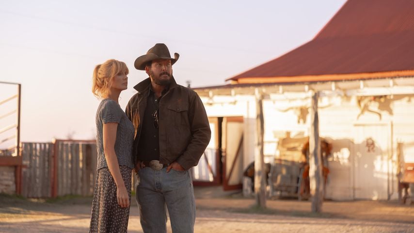 Kelly Reilly als Beth und Cole Hauser als Rip in einer Szene aus "Dutton Ranch"