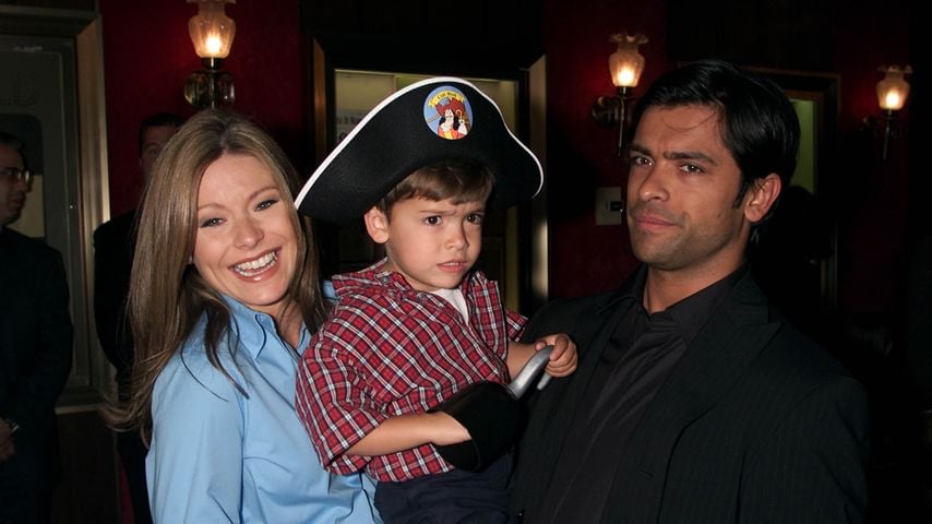 Kelly Ripa, Mark Consuelos und ihr Sohn Michael 2001