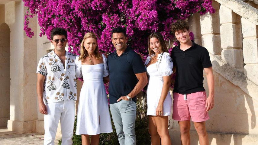 Kelly Ripa und Mark Consuelos mit ihren Kindern