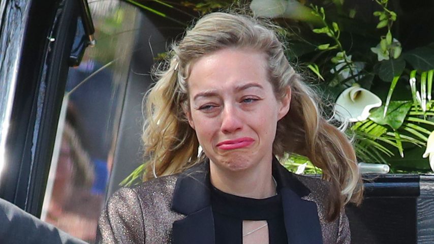Kelsey Parker bei der Trauerfeier von ihrem verstorbenen Mann Tom Parker