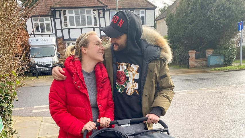 Kelsey und Tom Parker mit ihren Kids im Februar 2021