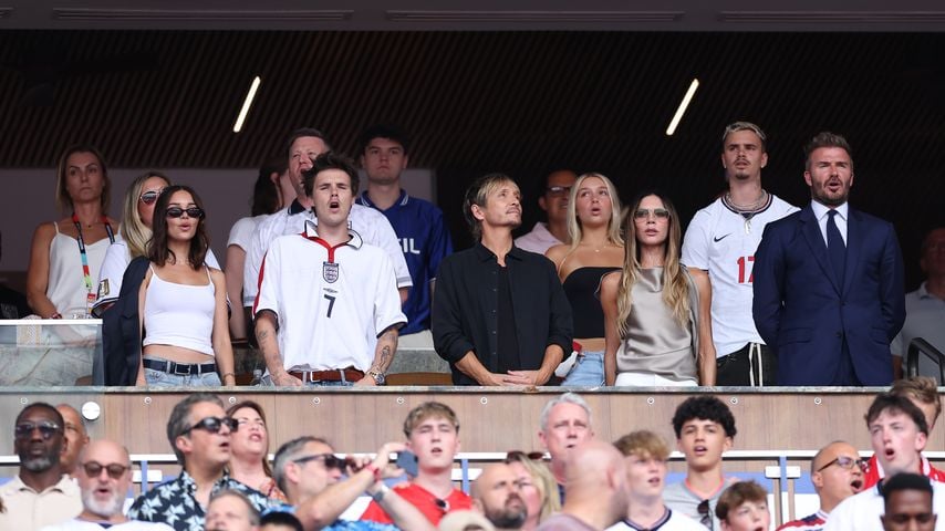 Cruz Beckham, Harper Beckham, Victoria Beckham, Romeo Beckham und David Beckham beim WM-Viertelfinale Norwegen gegen England