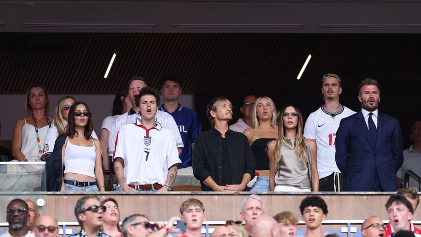 Bei der WM 2026 in Miami Gardens: Ken Paves, Harper Beckham, Victoria Beckham, Romeo Beckham und David Beckham im Stadion