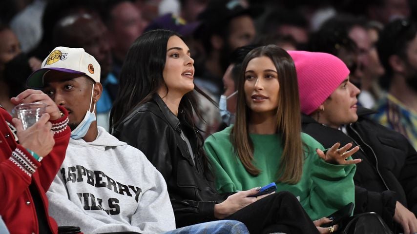 Kendall Jenner, Hailey Bieber und Justin Bieber im Oktober 2021