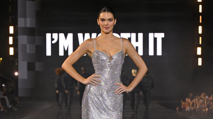 Kendall Jenner bei der "Le Défilé L'Oréal Paris"-Show am Eiffelturm, 2023