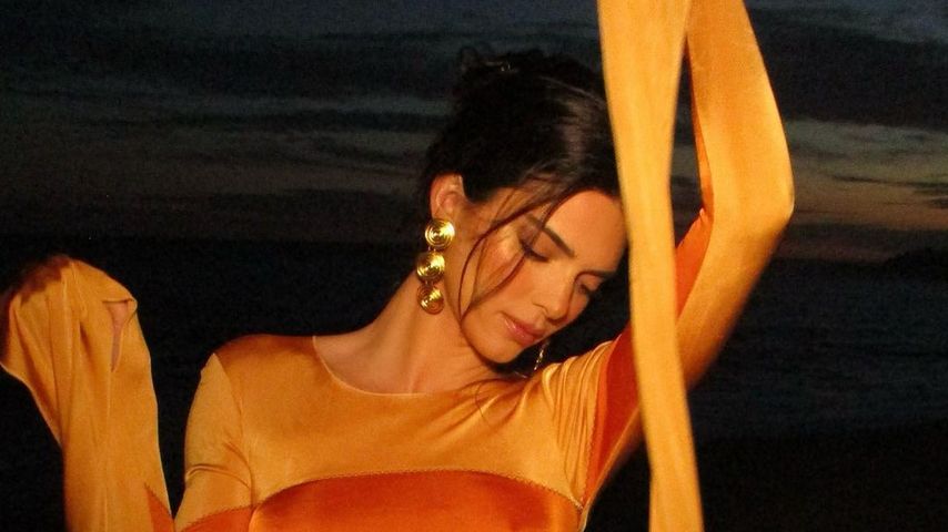 Sexy! Kendall Jenner verblüfft Fans im roten Latex-Dress